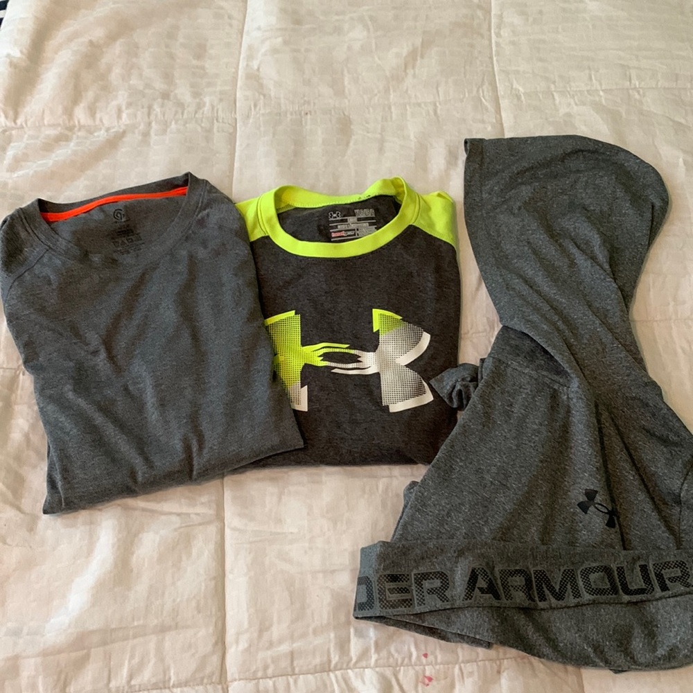 Boys long sleeved athletic shirts Youth Large